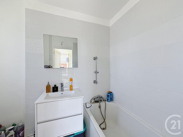 Appartement 3 pièces à vendre - 3 pièces - 49.65 m2 - FONTAINEBLEAU - 77 - ILE-DE-FRANCE - Century 21 Agence Babut