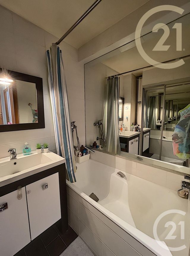 Afficher la photo en grand Appartement F4 à vendre - 4 pièces - 71.38 m2 - FONTAINEBLEAU - 77 - ILE-DE-FRANCE - Century 21 Agence Babut