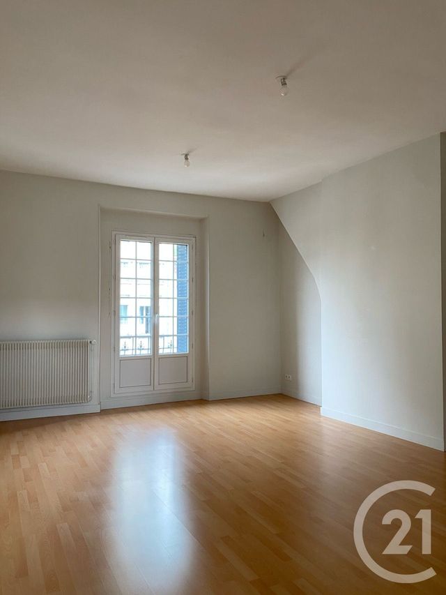 Appartement à louer - 2 pièces - 52.36 m2 - FONTAINEBLEAU - 77 - ILE-DE-FRANCE - Century 21 Agence Babut