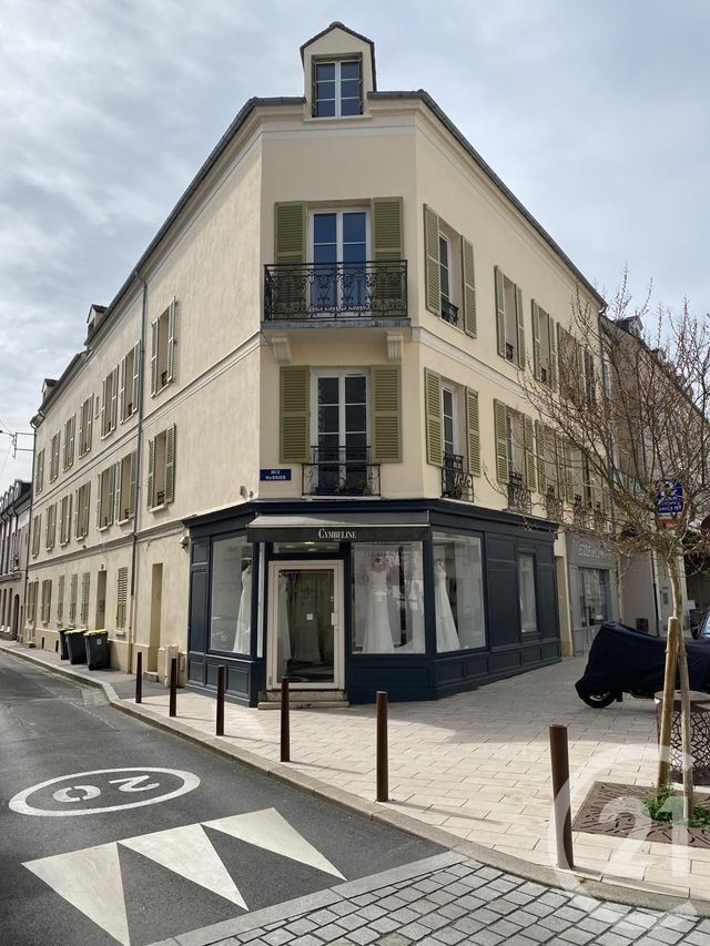 Appartement à louer - 4 pièces - 80.0 m2 - FONTAINEBLEAU - 77 - ILE-DE-FRANCE - Century 21 Agence Babut