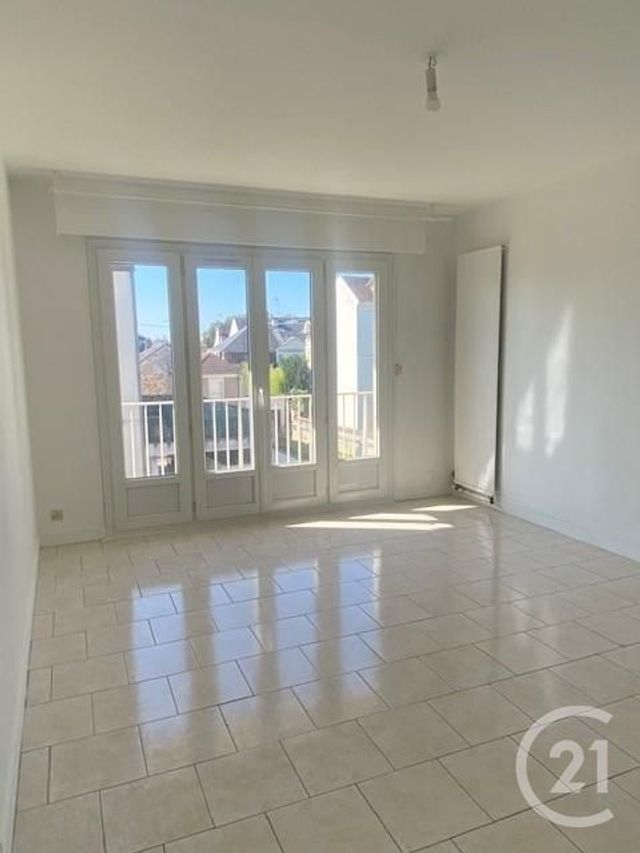 Appartement à louer - 2 pièces - 41.47 m2 - FONTAINEBLEAU - 77 - ILE-DE-FRANCE - Century 21 Agence Babut