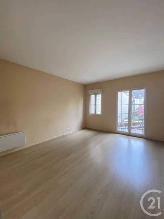 Appartement à louer - 3 pièces - 77.04 m2 - FONTAINEBLEAU - 77 - ILE-DE-FRANCE - Century 21 Agence Babut