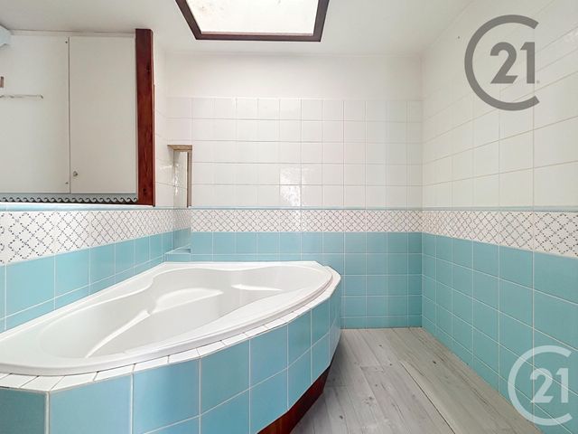 Appartement 5 pieces à vendre - 5 pièces - 108.72 m2 - FONTAINEBLEAU - 77 - ILE-DE-FRANCE - Century 21 Agence Babut