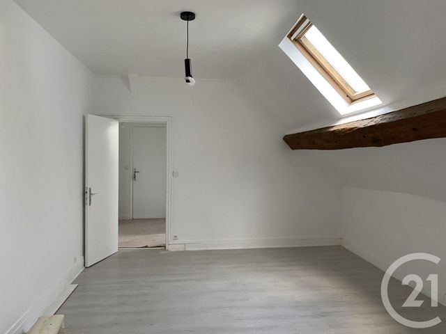 Appartement à louer - 4 pièces - 52.1 m2 - FONTAINEBLEAU - 77 - ILE-DE-FRANCE - Century 21 Agence Babut