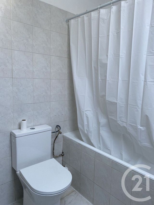 Appartement à louer - 4 pièces - 52.1 m2 - FONTAINEBLEAU - 77 - ILE-DE-FRANCE - Century 21 Agence Babut