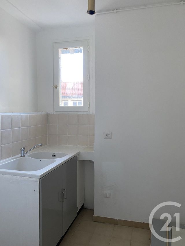 Appartement à louer - 4 pièces - 52.1 m2 - FONTAINEBLEAU - 77 - ILE-DE-FRANCE - Century 21 Agence Babut