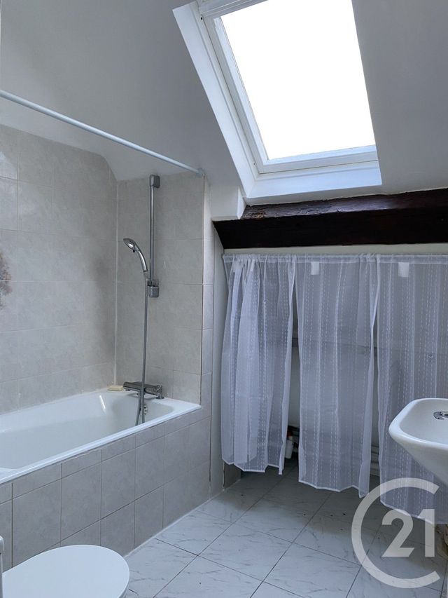 Appartement à louer - 4 pièces - 52.1 m2 - FONTAINEBLEAU - 77 - ILE-DE-FRANCE - Century 21 Agence Babut