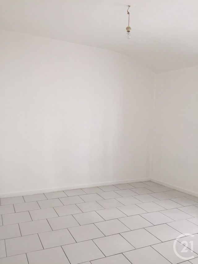 Appartement à vendre - 2 pièces - 28.11 m2 - FONTAINEBLEAU - 77 - ILE-DE-FRANCE - Century 21 Agence Babut