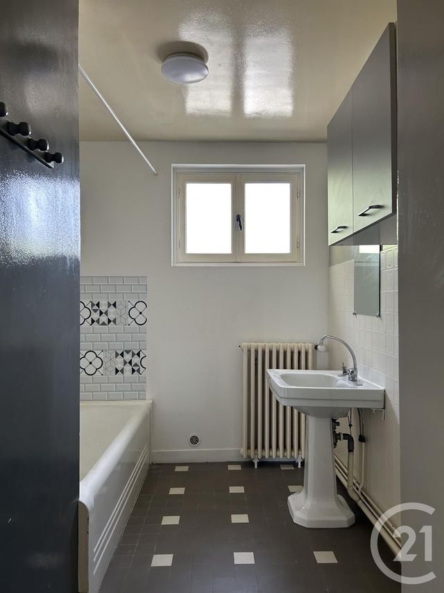 Appartement à louer - 4 pièces - 83.75 m2 - AVON - 77 - ILE-DE-FRANCE - Century 21 Agence Babut