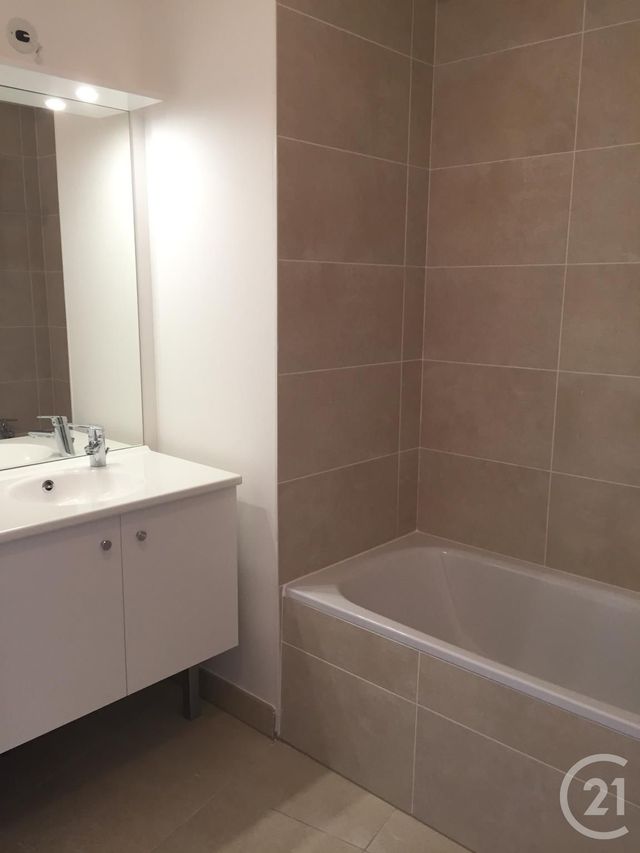 Appartement F4 à vendre - 4 pièces - 79.48 m2 - FONTAINEBLEAU - 77 - ILE-DE-FRANCE - Century 21 Agence Babut