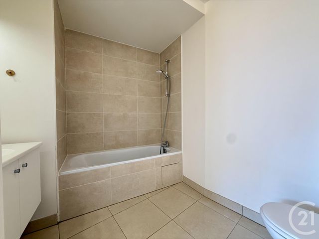 Appartement F4 à vendre - 4 pièces - 79.48 m2 - FONTAINEBLEAU - 77 - ILE-DE-FRANCE - Century 21 Agence Babut