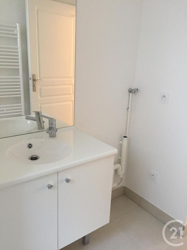 Appartement F4 à vendre - 4 pièces - 79.48 m2 - FONTAINEBLEAU - 77 - ILE-DE-FRANCE - Century 21 Agence Babut