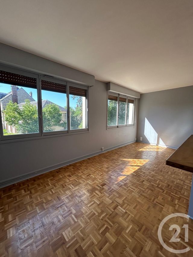 Appartement Studio à louer - 1 pièce - 28.97 m2 - FONTAINEBLEAU - 77 - ILE-DE-FRANCE - Century 21 Agence Babut
