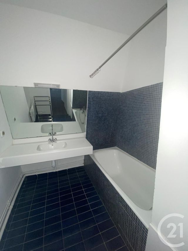 Appartement à vendre - 2 pièces - 40.35 m2 - FONTAINEBLEAU - 77 - ILE-DE-FRANCE - Century 21 Agence Babut