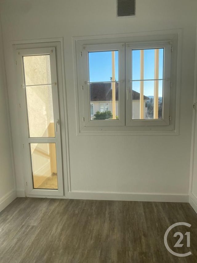 Appartement à vendre - 2 pièces - 41.74 m2 - FONTAINEBLEAU - 77 - ILE-DE-FRANCE - Century 21 Agence Babut