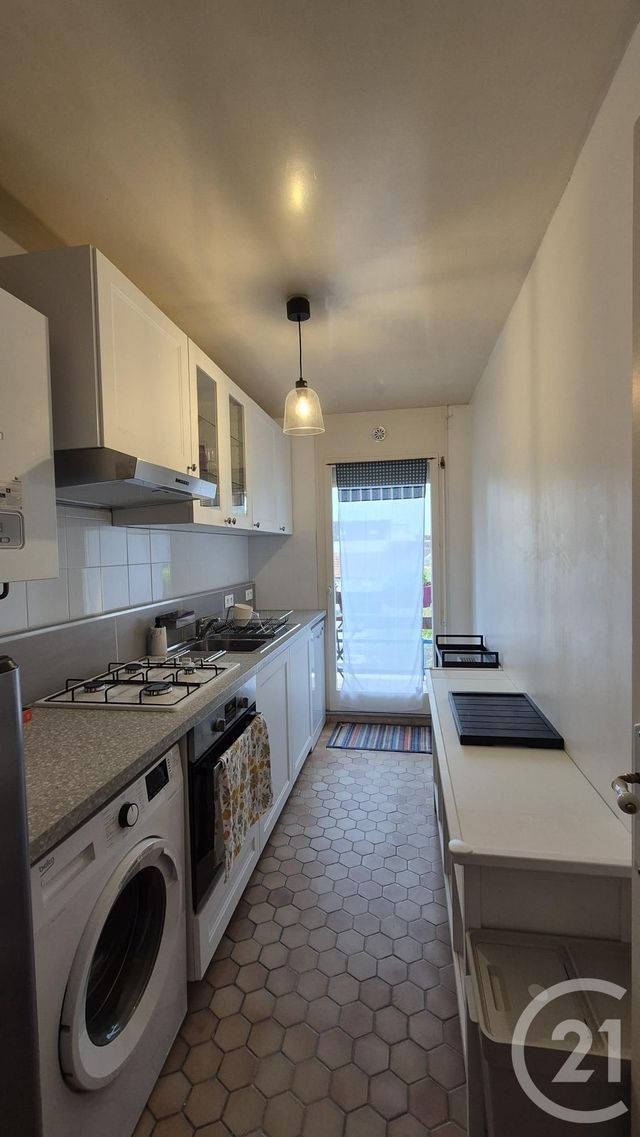 Appartement T3 à louer - 3 pièces - 60.86 m2 - AVON - 77 - ILE-DE-FRANCE - Century 21 Agence Babut