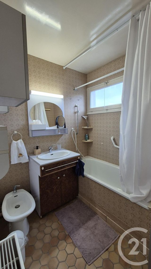 Appartement T3 à louer - 3 pièces - 60.86 m2 - AVON - 77 - ILE-DE-FRANCE - Century 21 Agence Babut