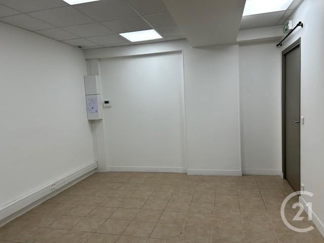 commerce à louer - 25.0 m2 - FONTAINEBLEAU - 77 - ILE-DE-FRANCE - Century 21 Agence Babut