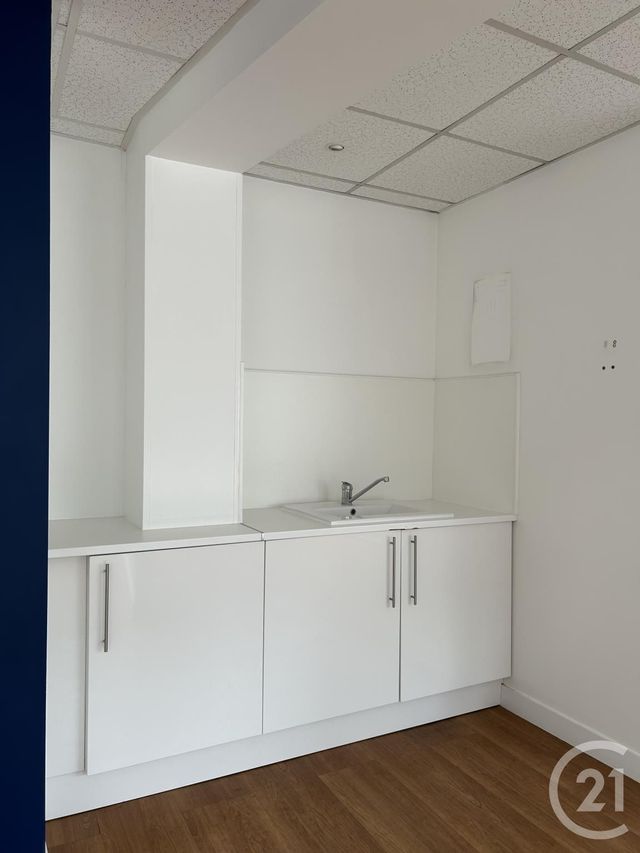 entreprise à louer - 63.1 m2 - FONTAINEBLEAU - 77 - ILE-DE-FRANCE - Century 21 Agence Babut