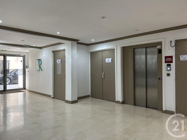 entreprise à louer - 63.1 m2 - FONTAINEBLEAU - 77 - ILE-DE-FRANCE - Century 21 Agence Babut