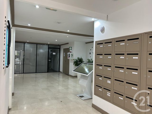 entreprise à louer - 63.1 m2 - FONTAINEBLEAU - 77 - ILE-DE-FRANCE - Century 21 Agence Babut