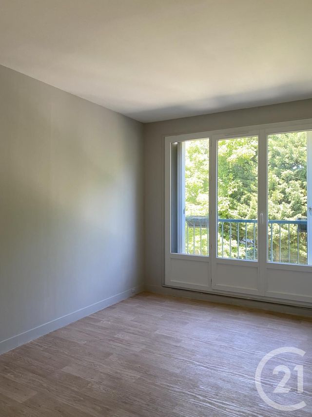 Afficher la photo en grand Appartement à louer - 5 pièces - 85.39 m2 - AVON - 77 - ILE-DE-FRANCE - Century 21 Agence Babut