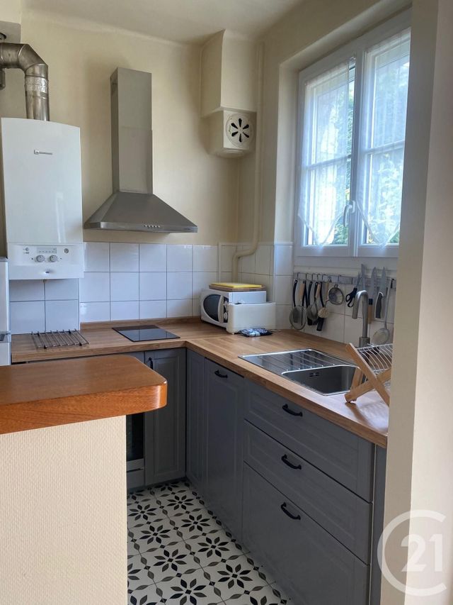 Appartement à louer - 3 pièces - 51.86 m2 - FONTAINEBLEAU - 77 - ILE-DE-FRANCE - Century 21 Agence Babut