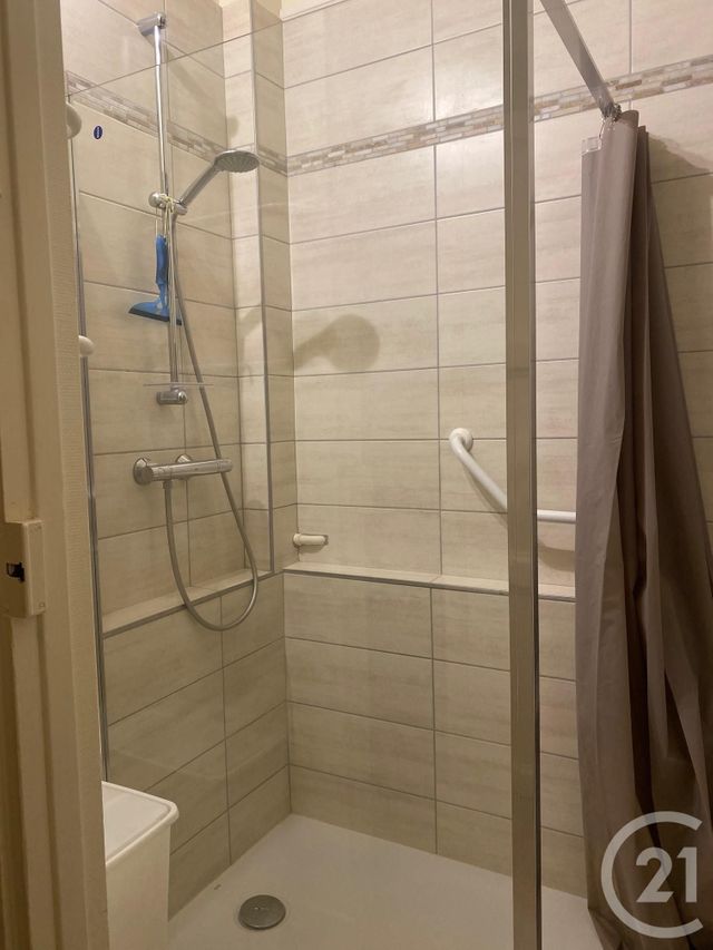 Appartement à louer - 3 pièces - 51.86 m2 - FONTAINEBLEAU - 77 - ILE-DE-FRANCE - Century 21 Agence Babut