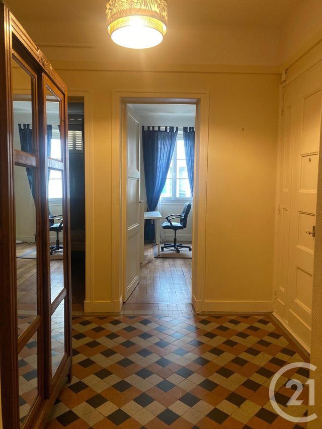 Appartement à louer - 3 pièces - 51.86 m2 - FONTAINEBLEAU - 77 - ILE-DE-FRANCE - Century 21 Agence Babut