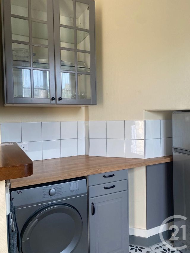 Appartement à louer - 3 pièces - 51.86 m2 - FONTAINEBLEAU - 77 - ILE-DE-FRANCE - Century 21 Agence Babut