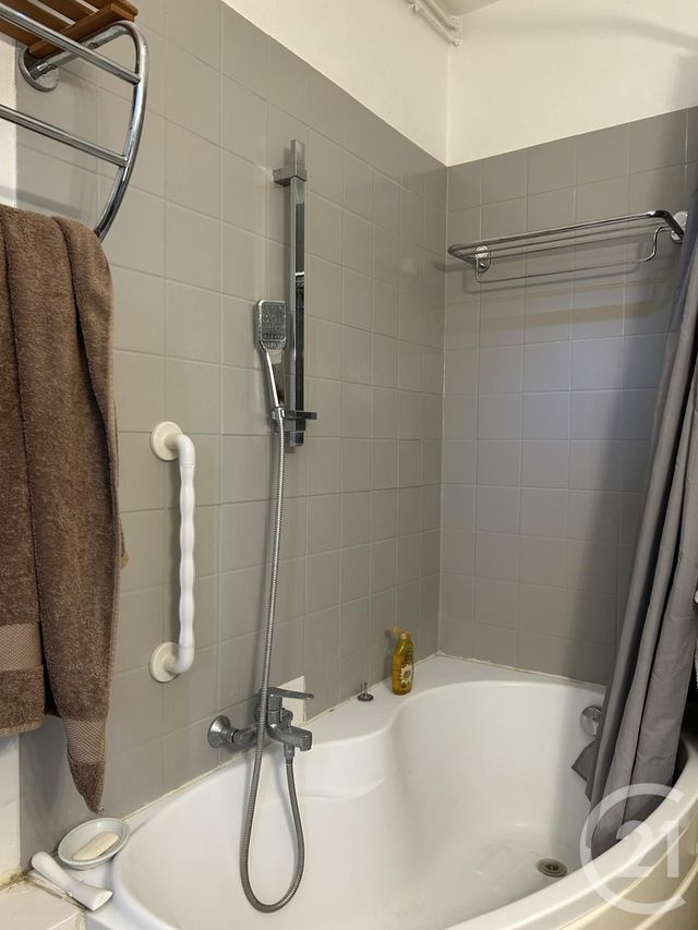 Afficher la photo en grand Appartement F4 à louer - 5 pièces - 97.52 m2 - FONTAINEBLEAU - 77 - ILE-DE-FRANCE - Century 21 Agence Babut