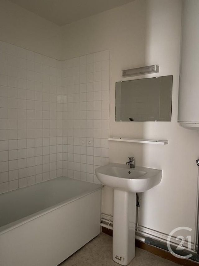 Appartement à louer - 3 pièces - 65.36 m2 - AVON - 77 - ILE-DE-FRANCE - Century 21 Agence Babut