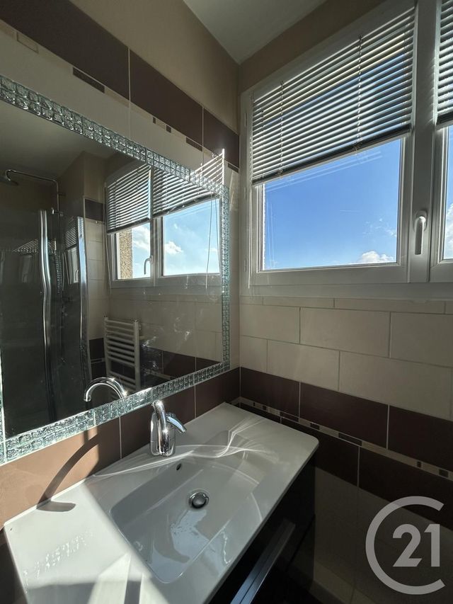 Afficher la photo en grand Appartement à vendre - 5 pièces - 74.79 m2 - FONTAINEBLEAU - 77 - ILE-DE-FRANCE - Century 21 Agence Babut