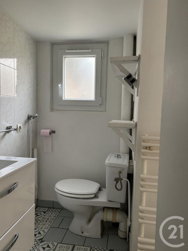 Appartement à louer - 2 pièces - 32.67 m2 - FONTAINEBLEAU - 77 - ILE-DE-FRANCE - Century 21 Agence Babut