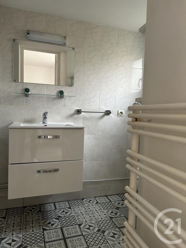 Appartement à louer - 2 pièces - 32.67 m2 - FONTAINEBLEAU - 77 - ILE-DE-FRANCE - Century 21 Agence Babut