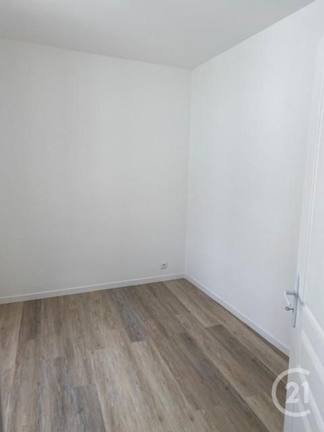 Appartement Studio à louer - 1 pièce - 23.67 m2 - MELUN - 77 - ILE-DE-FRANCE - Century 21 Agence Babut