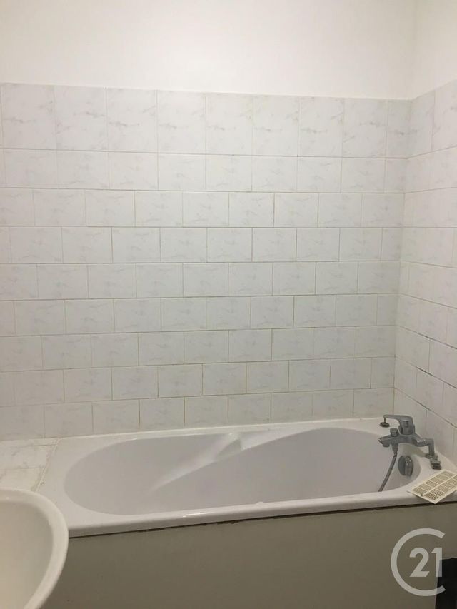 Appartement à louer - 3 pièces - 65.27 m2 - AVON - 77 - ILE-DE-FRANCE - Century 21 Agence Babut