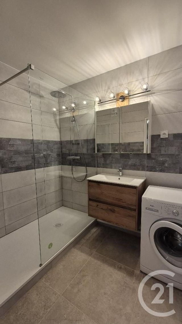 Appartement T2 à louer - 2 pièces - 49.6 m2 - FONTAINEBLEAU - 77 - ILE-DE-FRANCE - Century 21 Agence Babut