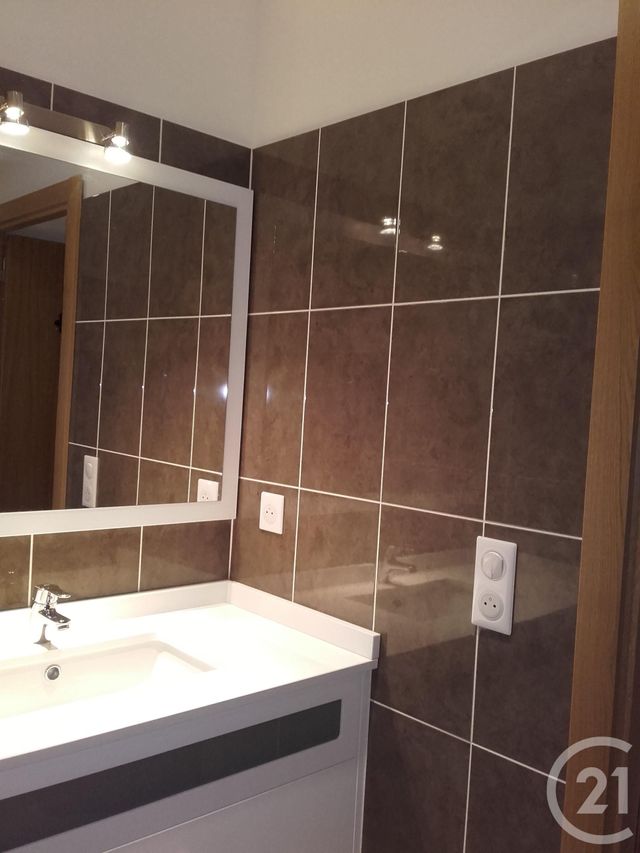 Appartement Studio à louer - 1 pièce - 29.67 m2 - FONTAINEBLEAU - 77 - ILE-DE-FRANCE - Century 21 Agence Babut