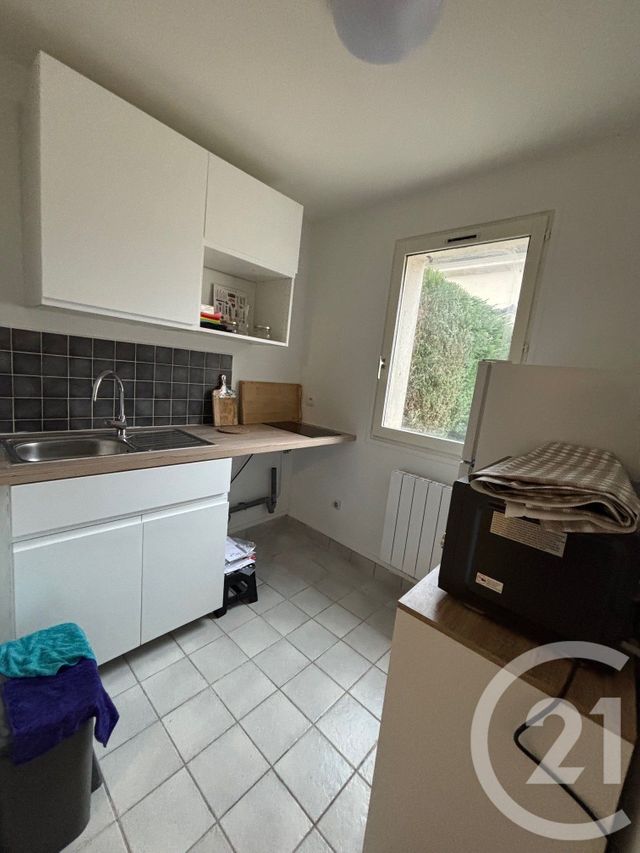 Appartement à louer - 2 pièces - 38.66 m2 - FONTAINEBLEAU - 77 - ILE-DE-FRANCE - Century 21 Agence Babut