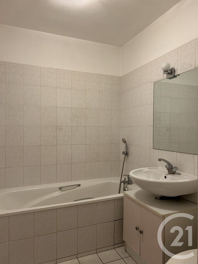 Appartement Studio à louer - 1 pièce - 27.65 m2 - AVON - 77 - ILE-DE-FRANCE - Century 21 Agence Babut