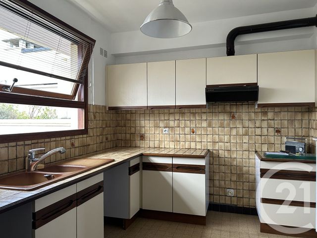 Appartement à louer - 3 pièces - 78.03 m2 - FONTAINEBLEAU - 77 - ILE-DE-FRANCE - Century 21 Agence Babut