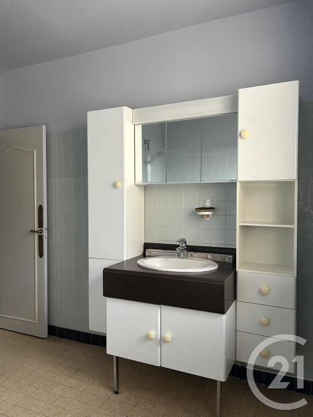 Appartement à louer - 3 pièces - 78.03 m2 - FONTAINEBLEAU - 77 - ILE-DE-FRANCE - Century 21 Agence Babut