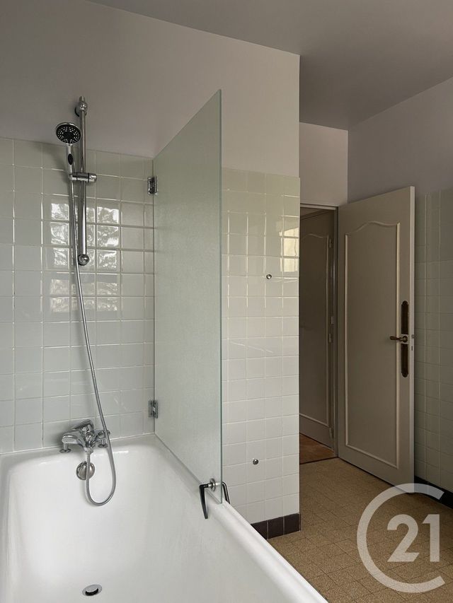 Appartement à louer - 3 pièces - 78.03 m2 - FONTAINEBLEAU - 77 - ILE-DE-FRANCE - Century 21 Agence Babut