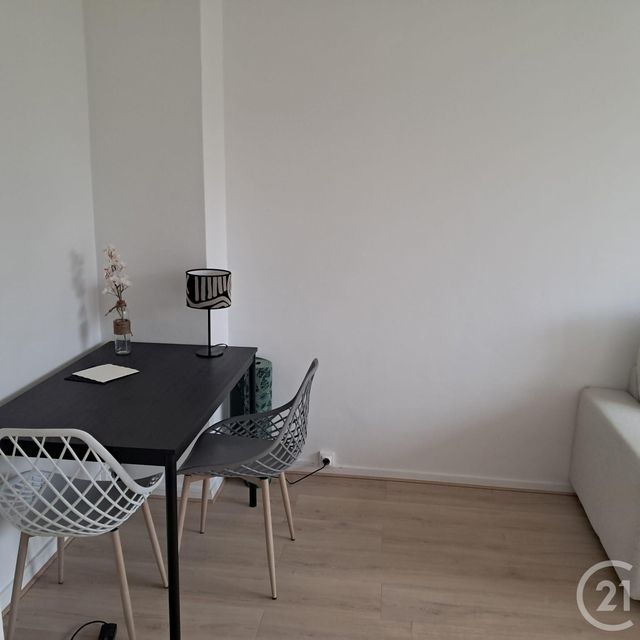 Appartement T3 à louer - 3 pièces - 51.21 m2 - AVON - 77 - ILE-DE-FRANCE - Century 21 Agence Babut