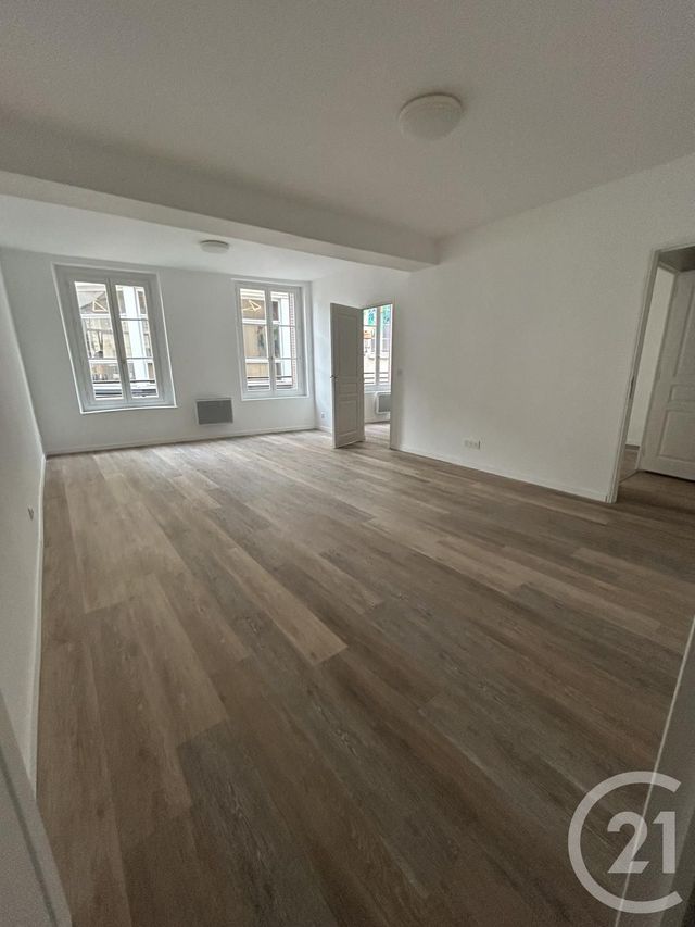 Appartement à louer - 3 pièces - 65.54 m2 - MELUN - 77 - ILE-DE-FRANCE - Century 21 Agence Babut