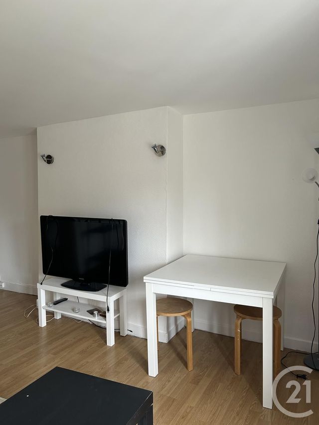 Appartement à louer - 2 pièces - 29.81 m2 - FONTAINEBLEAU - 77 - ILE-DE-FRANCE - Century 21 Agence Babut