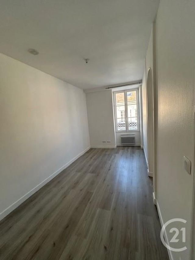 Appartement à louer - 3 pièces - 69.47 m2 - FONTAINEBLEAU - 77 - ILE-DE-FRANCE - Century 21 Agence Babut