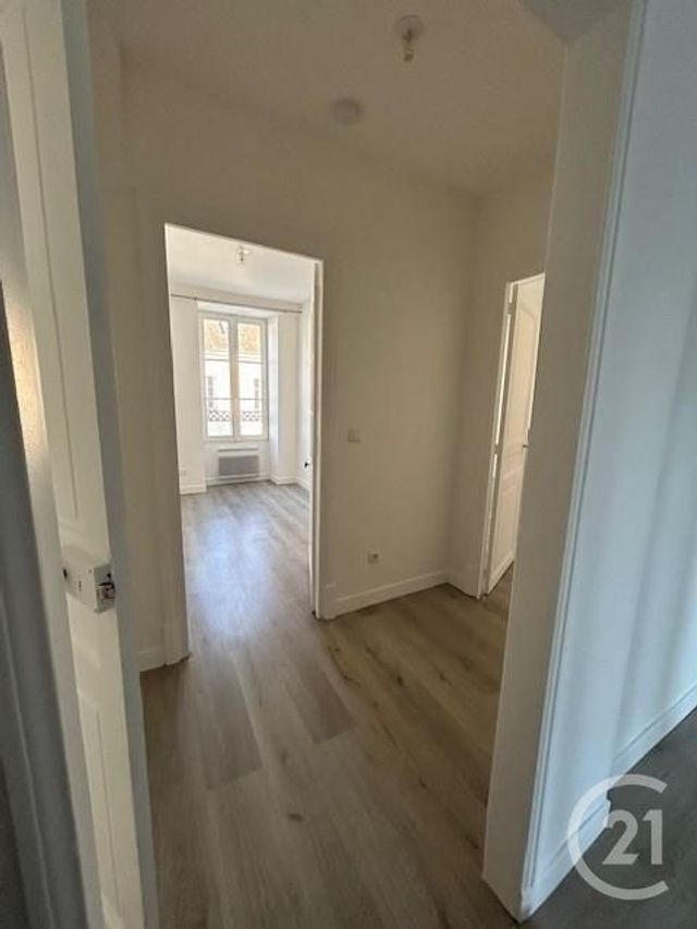 Appartement à louer - 3 pièces - 69.47 m2 - FONTAINEBLEAU - 77 - ILE-DE-FRANCE - Century 21 Agence Babut