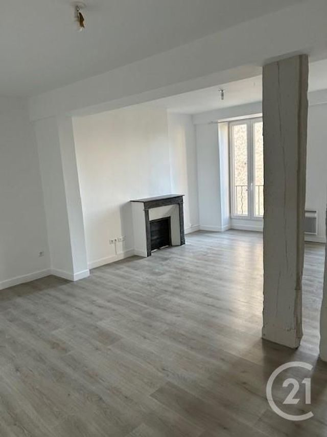 Appartement à louer - 3 pièces - 69.47 m2 - FONTAINEBLEAU - 77 - ILE-DE-FRANCE - Century 21 Agence Babut